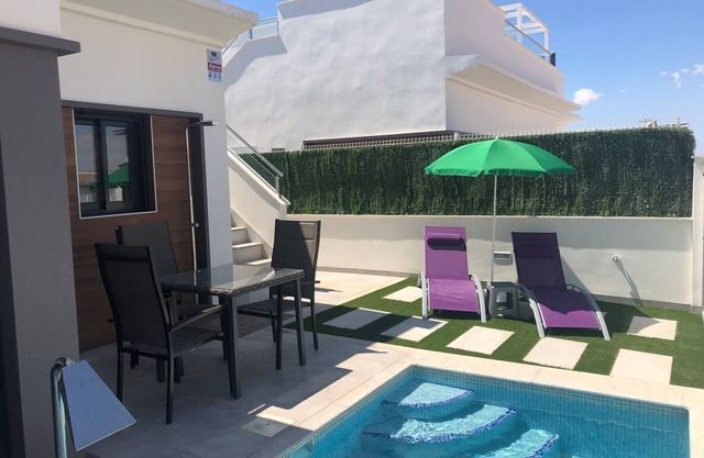 Villa mit privatem Pool, kostenlosem WLAN, Dachterrasse + Babyausstattung