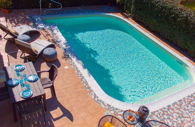 VILLA WITH PRIVATE POOL WITH WHIRLPOOL, EVERY COMFORT, NEAR THE SEA