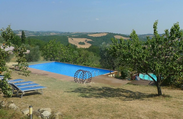 Ferienhaus mit privatem Schwimmbad in der ruhige Lage , Garten, Panoramalage