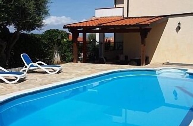 Villa mit privatem Swimmingpool und Meerblick
