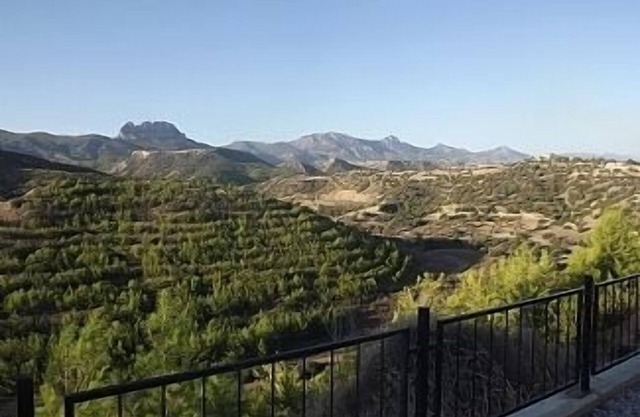 Villa mit privatem Pool, Berg- und Meerblick