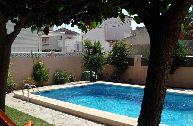 Villa 10 m vom Strand entfernt mit privatem Pool - WIFI - Satelliten, gepflegter Garten