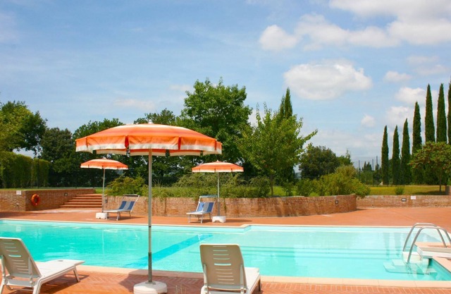Villa mit privatem Pool und Tennisplatz, auf den Hügeln von Lucignano und Sinalunga, an der Grenze z