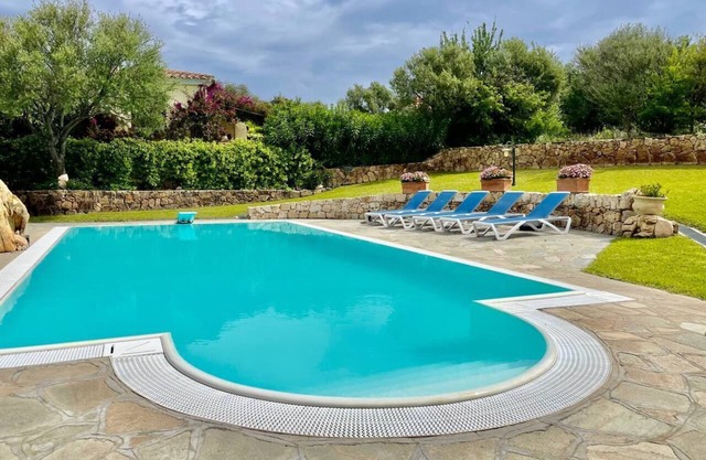 Villa with private pool, 10 minutes from the sea, large garden*parking*BBQ
