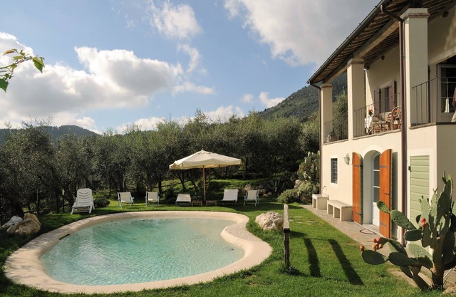 Villa mit privatem Pool, Garten, hochwertige Einrichtung in ruhiger schöne Lage.
