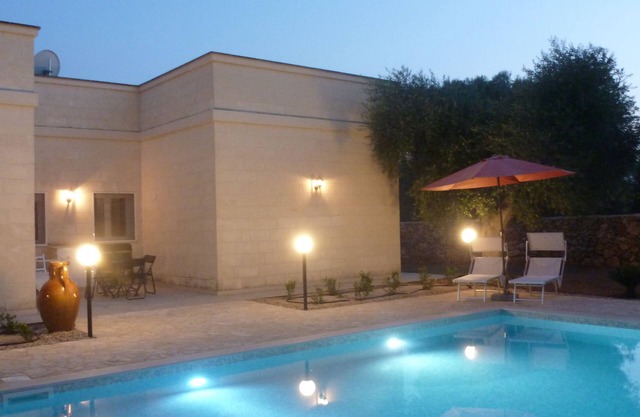 Villa mit Privatpool und Meerblick im Olivenhain