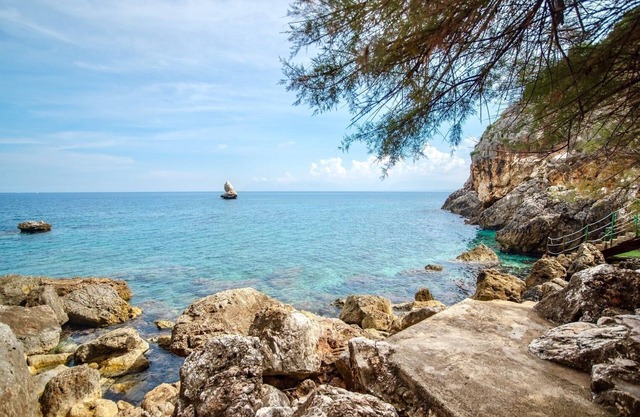 Villa with private pool, 150 mt from the sea