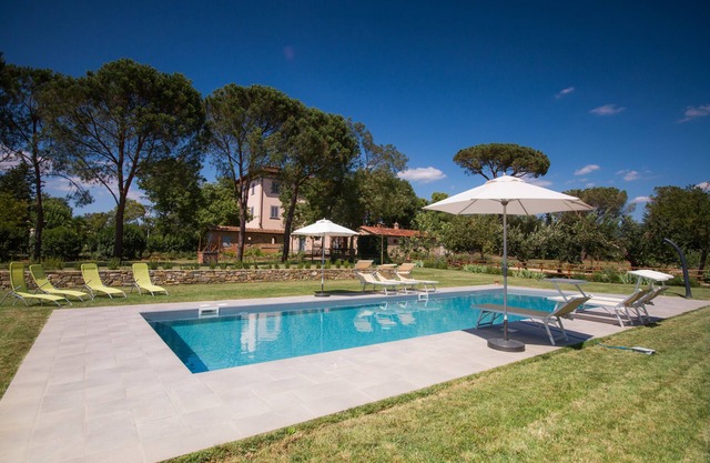 Villa mit Pool, 7 Schlafzimmer, in der toskanischen Landschaft zwischen Cortona und Arezzo
