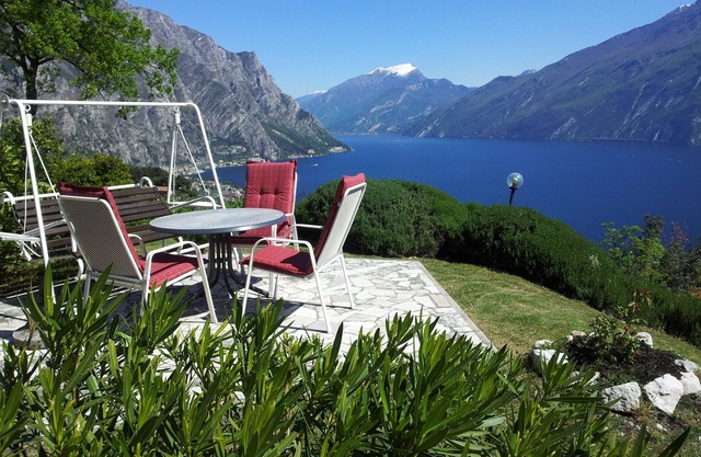 Villa mit eigenen Pool und freiem See- und Bergblick