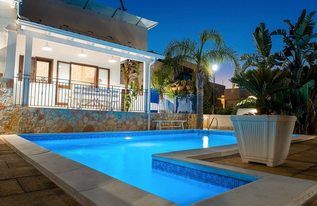 Villa mit privatem Pool wifi 150 Mt vom Meer entfernt 3 Schlafzimmer 3 Bäder 10 Plätze ob