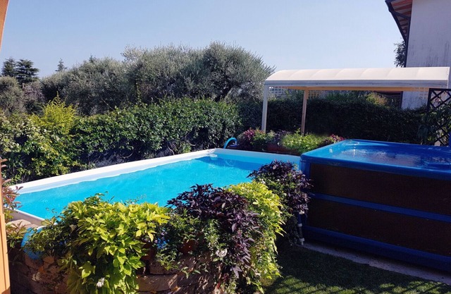 Villa mit Pool für 6 Personen