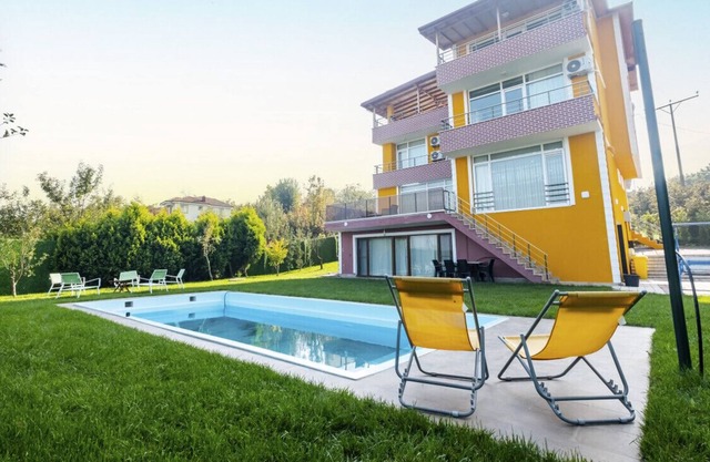 Villa with Private Pool and Garden in Kartepe