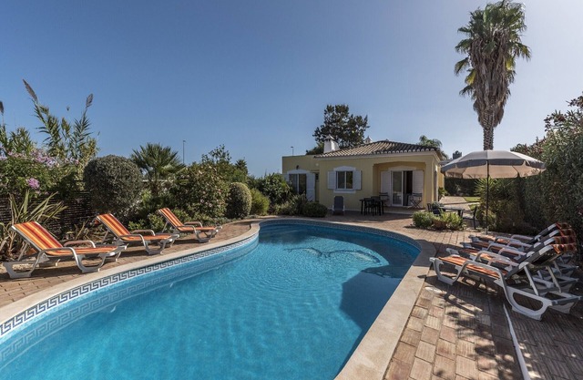 Villa mit privatem Pool, nur wenige Gehminuten vom Strand und dem Jachthafen entfernt