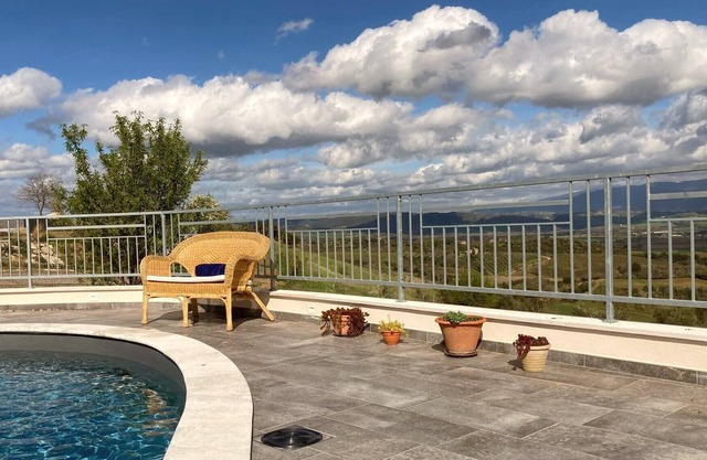 Villa with Private Swimming Pool, Garden and Barbecue