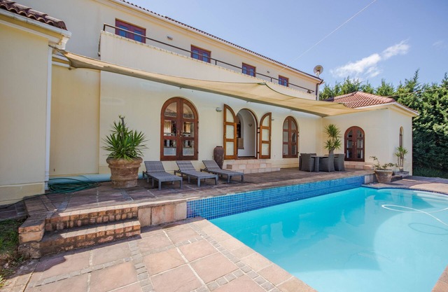 Villa mit Meerblick, Pool, 360 qm Wohnfläche, ideal für Weinliebhaber und Golfer
