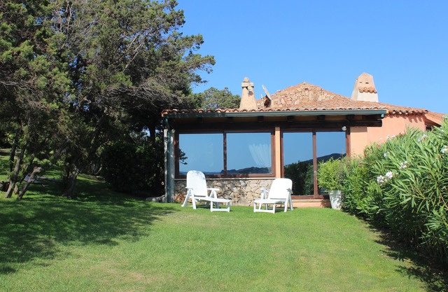 Villa mit Meerblick, Garten und Pool!