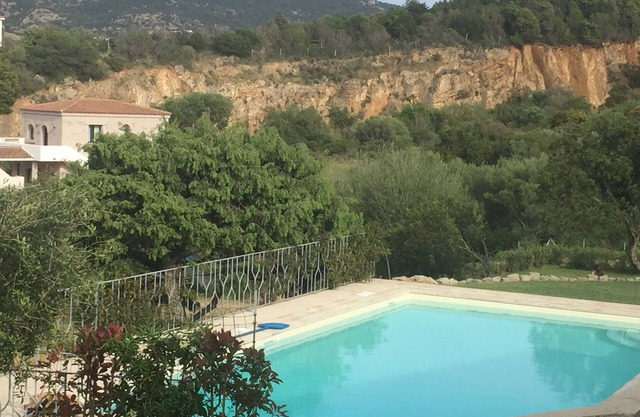 Villa mit Pool und Meerblick