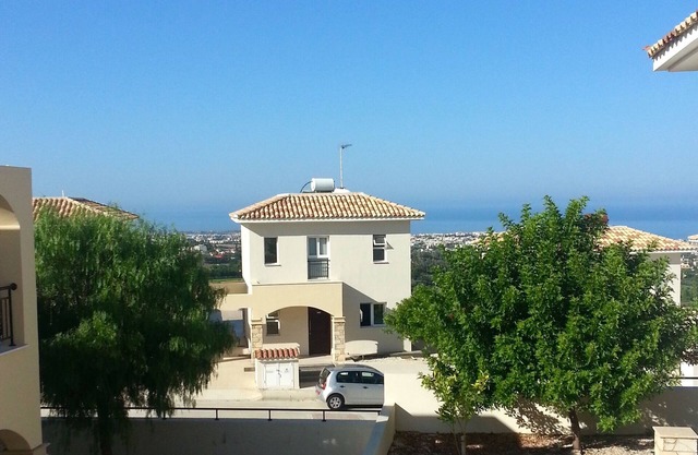 Villa mit sonniger, großer Terrasse mit Blick auf die Stadt Med und Paphos