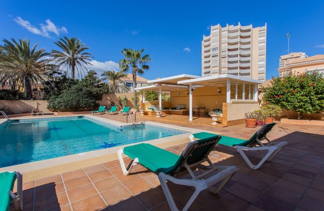 Villa with swimming pool and 2nd line of the Mediterranean km3