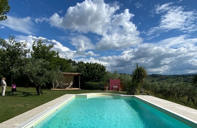 Villa con Piscina tra Uliveti e Vigneti