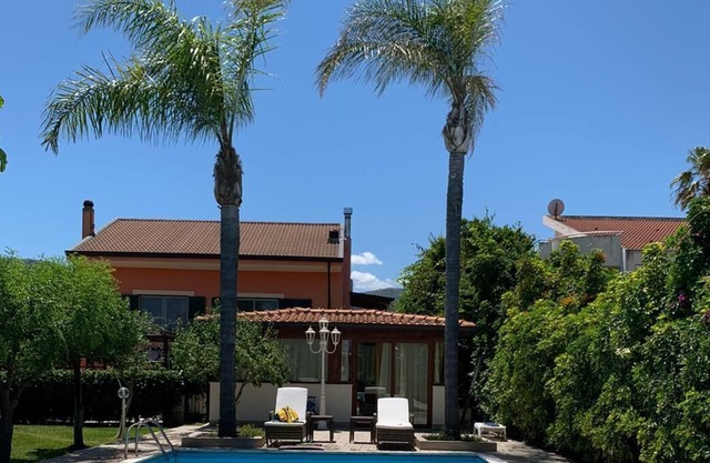 Villa with swimming pool