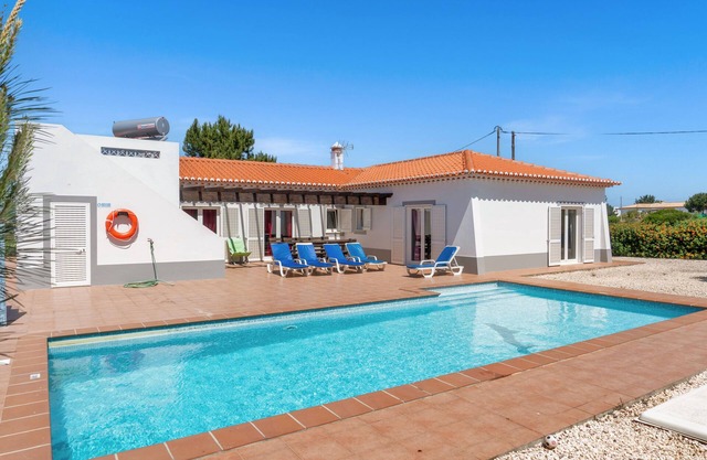 Villa With Swimming Pool in Vale da Telha