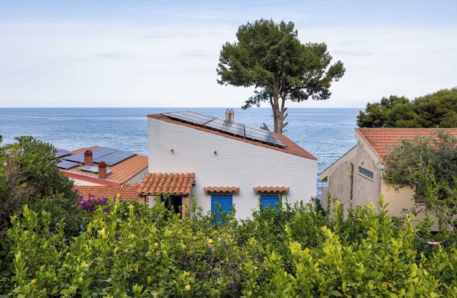 Villa mit Terrasse 10 Meter vom Meer entfernt am Golfplatz Capo Zafferano.