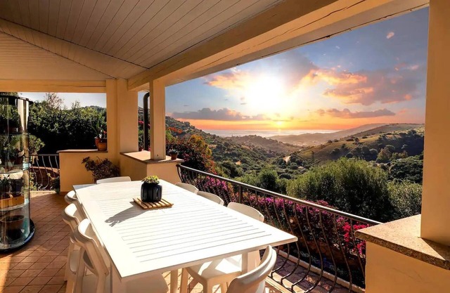 Villa mit Terrasse und Meerblick