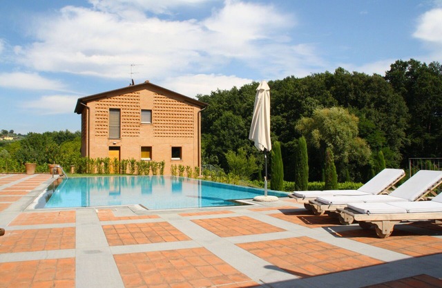 Wunderbares Ferienhaus mit privatem Pool, W-LAN, TV, Innenhof, Panoramablick, Parkplatz, bei Lucca