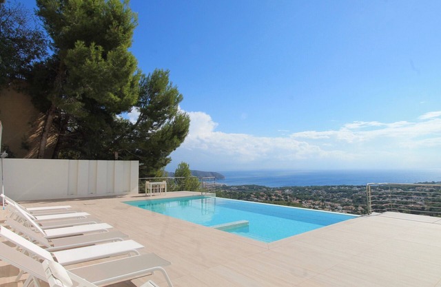 Villa Wivine - Außergewöhnliche Luxus-Ferienvilla in Moraira an der Costa Blanca in Strandnähe.