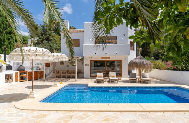 Villa Yoz by Abahana Villas