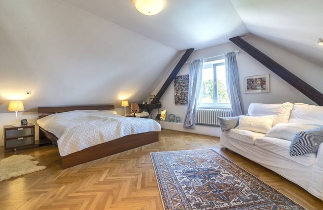 * Villa Zagreb con terraza y jardín *