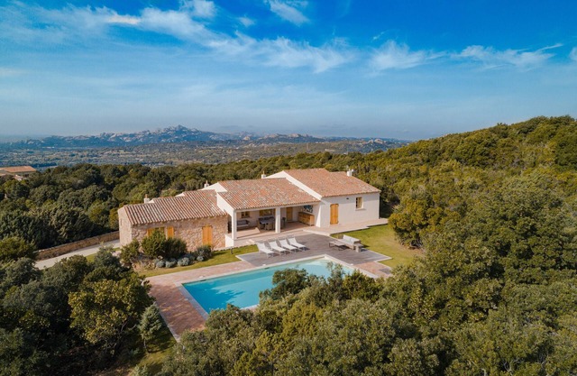 Villa 'Zino Con Dependance' mit Meerblick, Wi-Fi und Klimaanlage