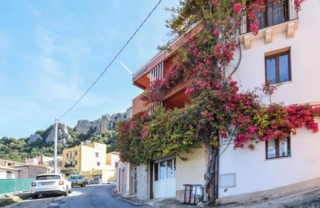 Villafiore. Large bright panoramic sea/mountain apartment 3rd floor.
