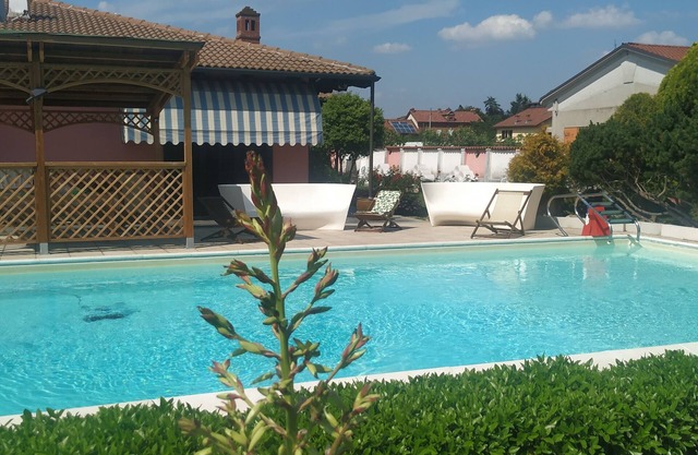 Villagabriella two villas, an exclusive pool in the park to die for!