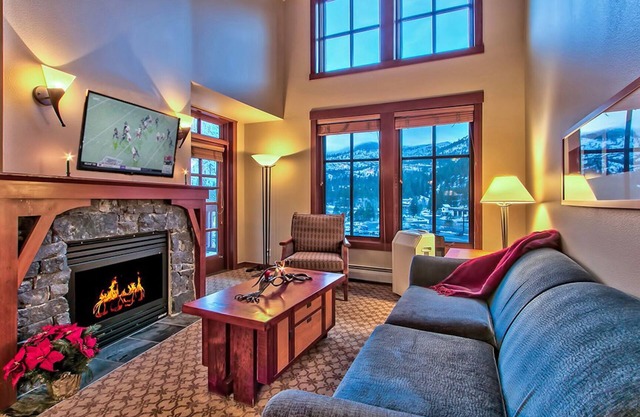 Village at Squaw Valley - 1 Zi, Ski-in-Ski-out, Dachgeschoss, Bergblick