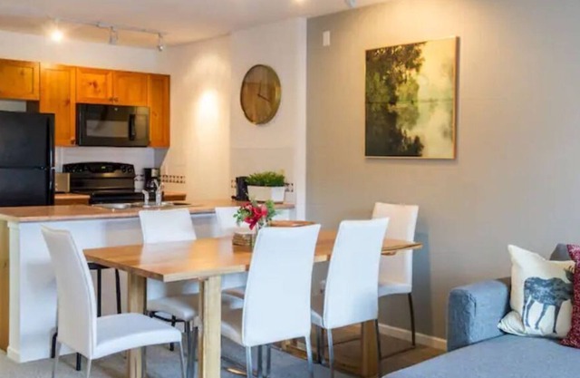 Village Center Condo 2BR/2BA, Steps from Gondolas!