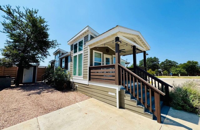 Village Farm Bungalow with Pool and Hot Tub