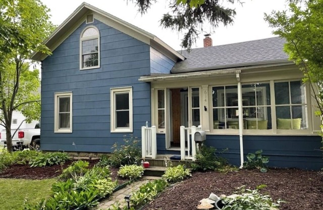 Village Gem - convenient, Spacious, 2 bedroom - Can be ADA Accessible