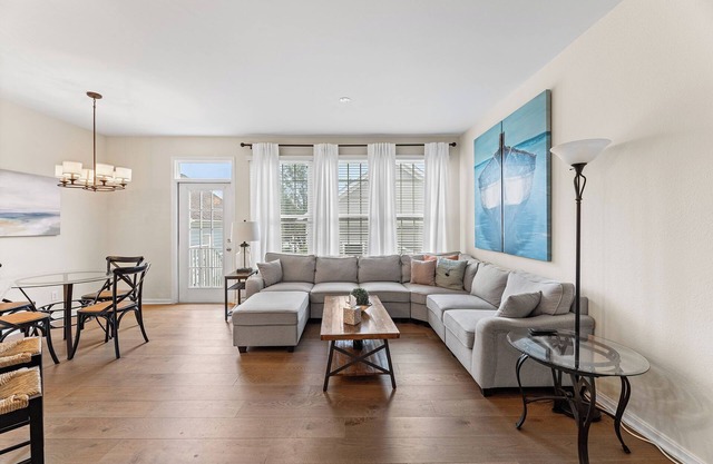 Village Green Dr 13 Townhouse