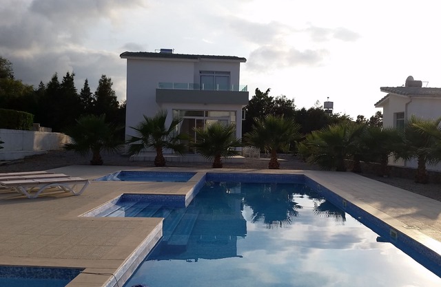 Dorf Lage mit herrlichem Meer / Pool Aussicht, 3 Gehminuten von den Restaurants