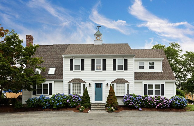 Village Luxury- Mayflower Beach Private Parking- Sleeps 18