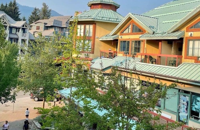 Village, Mountain Access, Cozy, Hot Tub: JerseyCreamHideaway