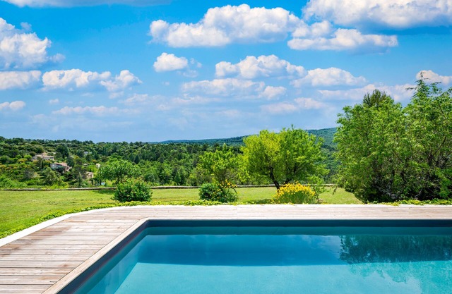 Dorfmiete für 4 Personen mit beheiztem Pool und Blick auf den Luberon