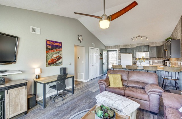 Village of Four Seasons Lake Condo w/ Pool Access!