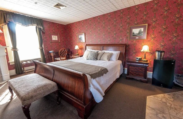 Village View Room - Big Tree Inn