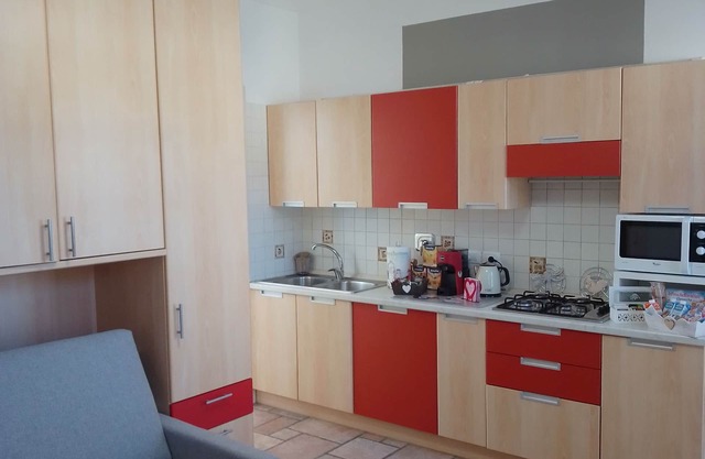 Villanova d 'Asti Centro - Studio apartment with penthouse terrace overlooking the Church of the Batù