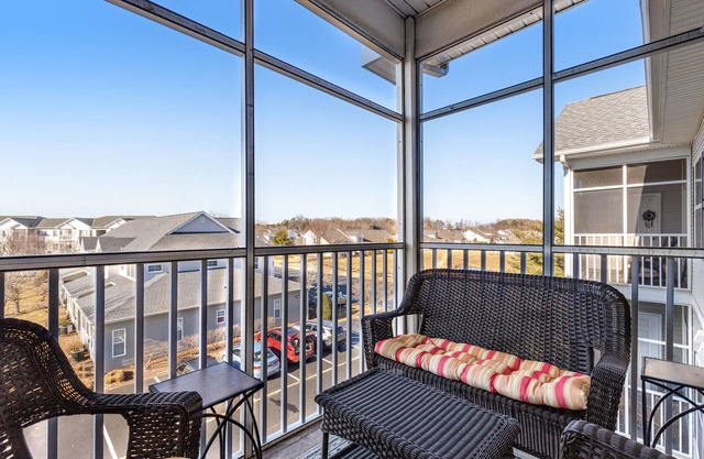 Villas At Bay Crossing homey condo with pool, beach gear, WiFi, and private W/D