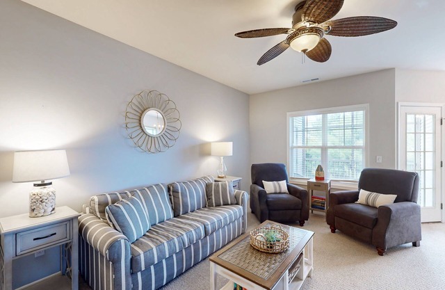 Villas at Bay Crossing pet friendly condo w/shared pool, balcony