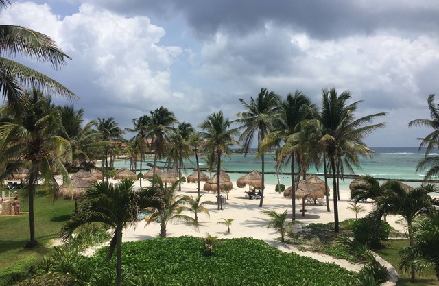 Villas Del Mar C 205, Beste Lage, True Beachfront, 2 BR Luxus-Eigentumswohnung